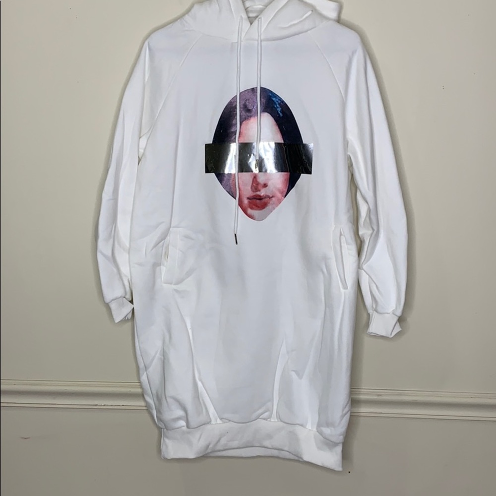 🌷TAOYIN sWEATSHIRT🌷WHITE Size MED